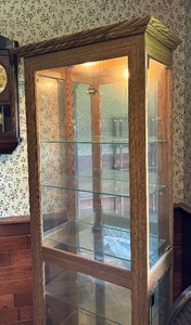 lot 352 image: Lovely Side Entry Display Cabinet