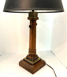 lot 363 image: Lovely Vintage Table Lamp