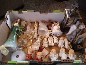 lot 8 image: Box of Angels