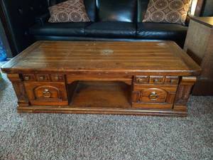 lot 11 image: Coffee Table & End Table
