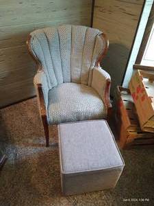 lot 13 image: Beautiful Wave Chair & Storage Ottoman