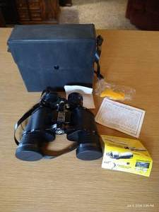 lot 29 image: Bushnell Instafocus Binoculars wCase