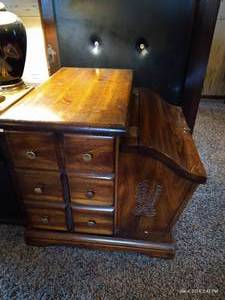 lot 30 image: Neat Side Table