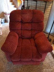 lot 33 image: La-Z-Boy Over-sized Burgundy Recliner Rocker