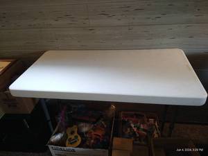 lot 46 image: Lifetime Table