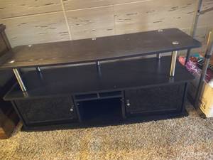 lot 48 image: Entertainment Stand