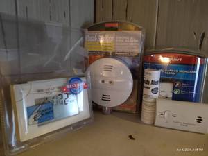 lot 54 image: Carbon Monoxide Detectors & Thermostat