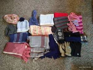 lot 56 image: Hat, Glove & Scarf Lot