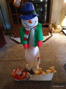 lot 63 image: Outdoor Snowman & Blown Plastic Santa