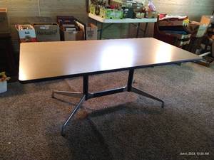 lot 71 image: Heavy Duty Metal Table