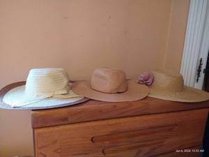 lot 76 image: Three Like New Sun Hats