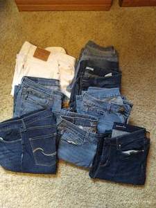 lot 82 image: 8 Levi Strauss & Riders by Lee Womens Jeans