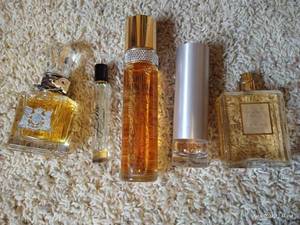 lot 98 image: Perfumes