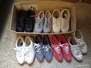 lot 99 image: Seven Easy Spirit Tennis Shoes Sz 9