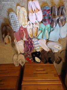 lot 101 image: Slippers Lot