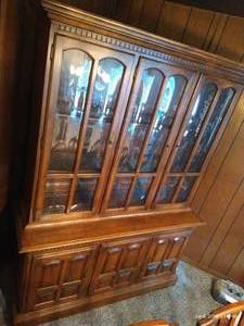 lot 107 image: Gorgeous Vintage Ethan Allen Hutch