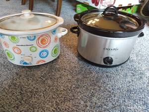 lot 123 image: Two Crockpots