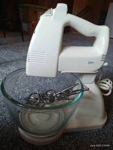 lot 132 image: Oster Stand Mixer
