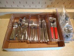 lot 138 image: Flatware & Drawer Organizers