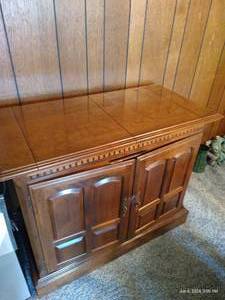 lot 152 image: Nice Vintage Ethan Allen Buffet