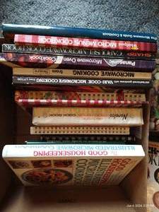 lot 163 image: Crock Pot & Microwave Cook Books