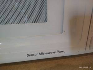 lot 165 image: GE Microwave