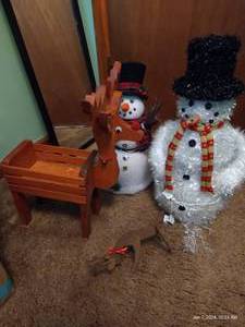 lot 182 image: Snowmen & Reindeer