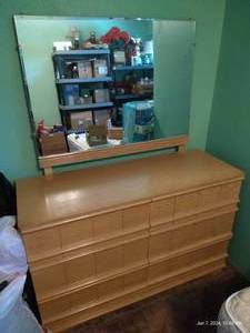 lot 186 image: Dresser & Mirror