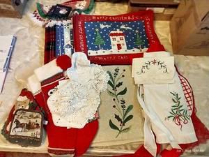 lot 188 image: Holiday Linens, Placemats, Coasters, Tablecloths & Doilies