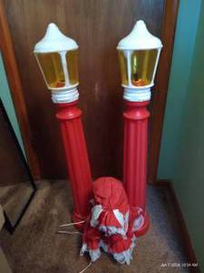 lot 189 image: Vintage Plastic Winter Lanterns & Mouse