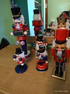 lot 200 image: Nutcrackers