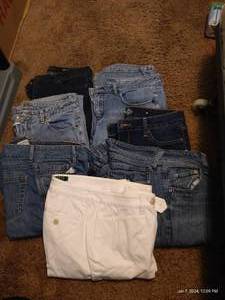 lot 211 image: Lot of Womens Jeans