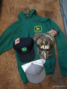 lot 214 image: NEW John Deere Sweatshirt & Ball Caps