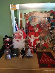 lot 216 image: Vintage Santa & Other Christmas Decore