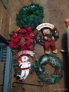 lot 217 image: Christmas Wreaths