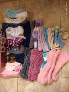 lot 243 image: 23 Pairs Cozy Socks