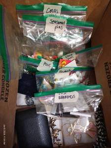 lot 250 image: Box of Misc Jewelry