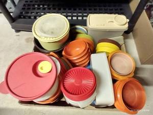 lot 280 image: Tupperware Lot- Many Rounds