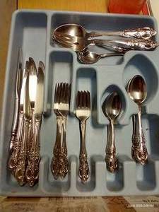 lot 281 image: Pretty Oneida Canada Flatware Set
