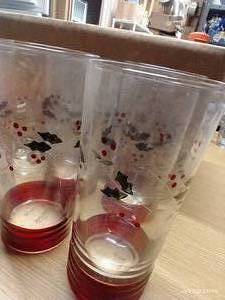 lot 284 image: Holiday Glasses (Pfaltzgraff) & Cups