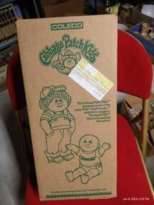 lot 293 image: Cabbage Patch Diana Floria wOriginal Papers & Box