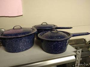 lot 305 image: Blue Enamel Pots wLids