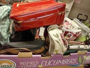 lot 312 image: Flat of Makeup Bags
