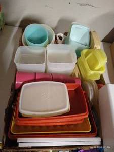 lot 322 image: Tupperware Lot