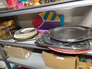 lot 328 image: Platters & Serving Trays