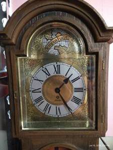 lot 330 image: Electric Clock