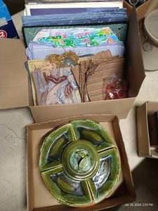 lot 340 image: Vintage Placemats & Serving Chips & Dip Tray