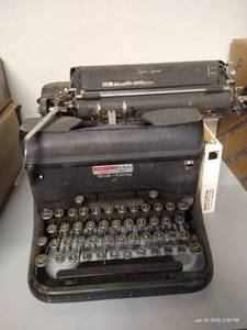 lot 341 image: Smith-Corona Typewriter
