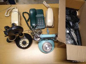 lot 346 image: Lot of Phones