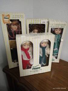 lot 390 image: Five NIB Porcelain Seymour Mann Dolls